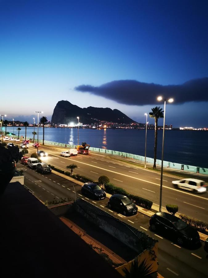Gibraltar Views Guest House La Línea de la Concepción Kültér fotó