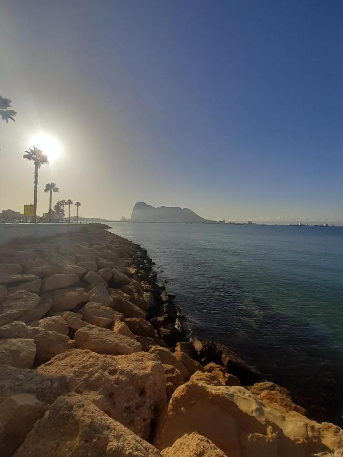 Gibraltar Views Guest House La Línea de la Concepción Kültér fotó