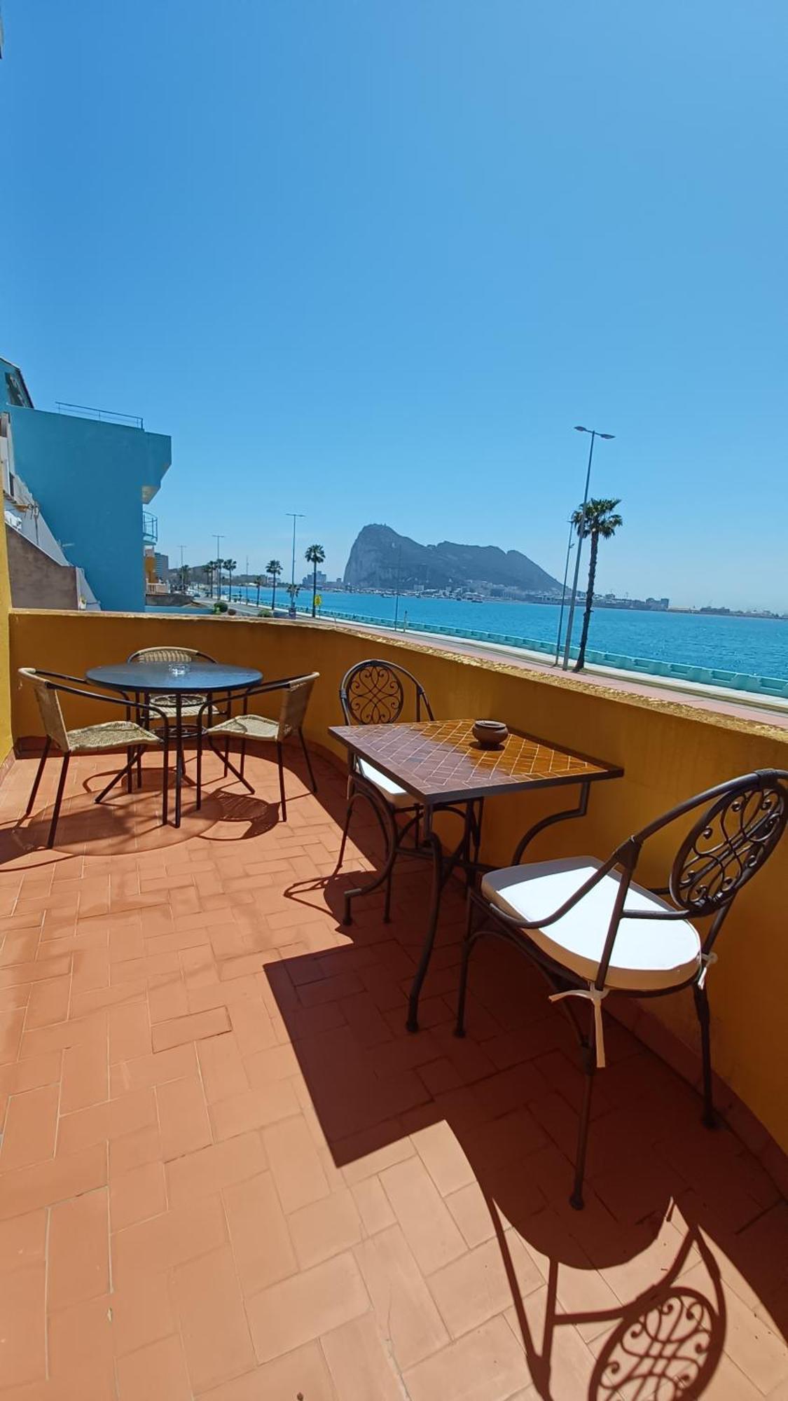 Gibraltar Views Guest House La Línea de la Concepción Kültér fotó