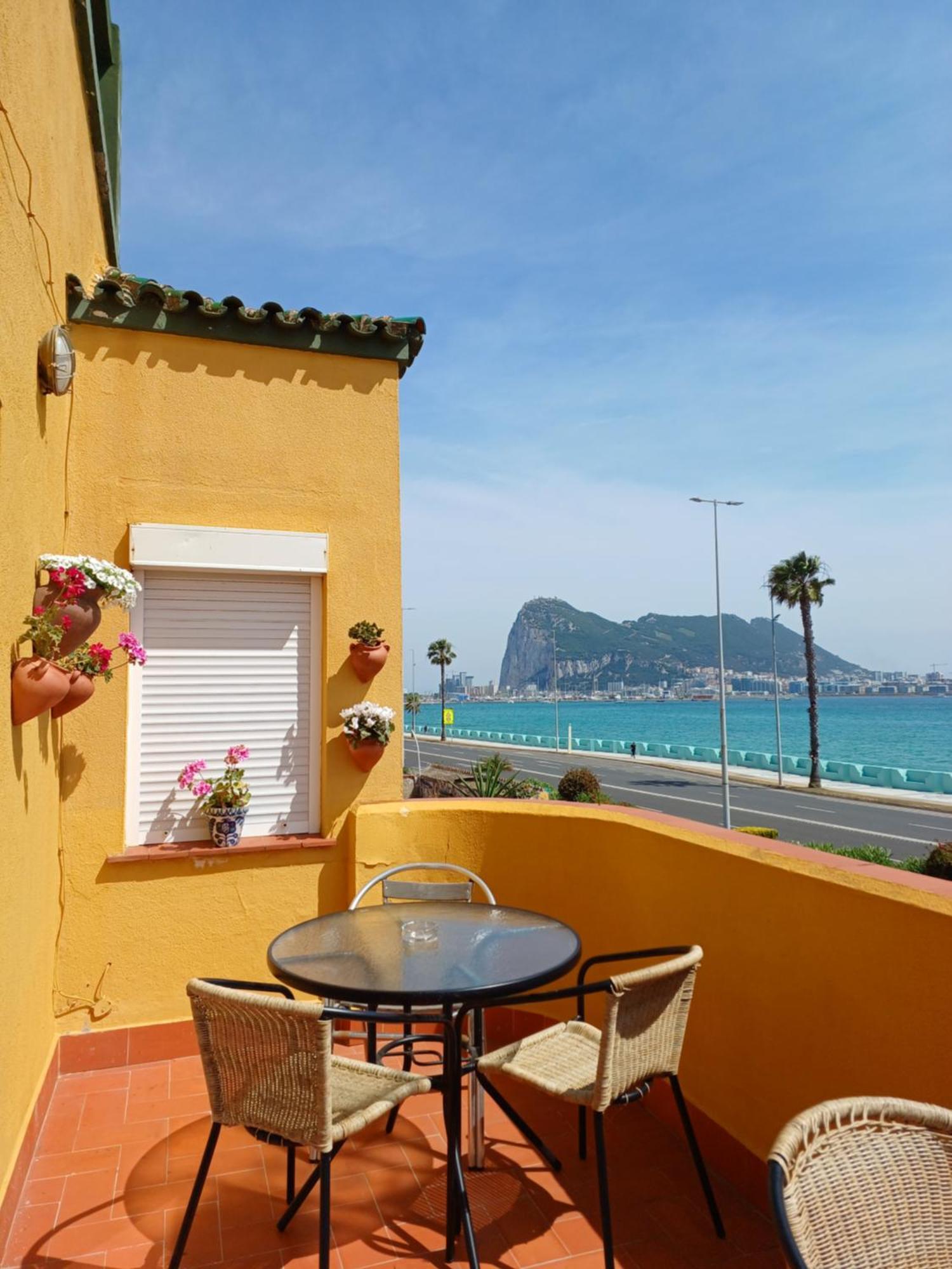 Gibraltar Views Guest House La Línea de la Concepción Kültér fotó
