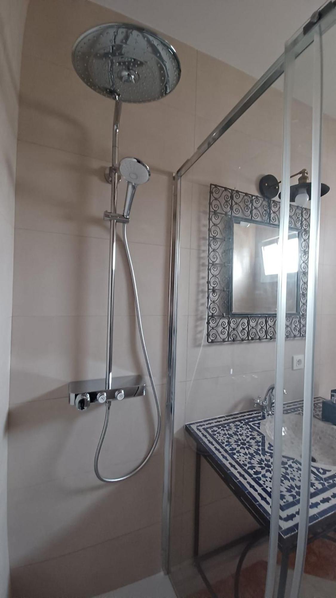 Gibraltar Views Guest House La Línea de la Concepción Szoba fotó