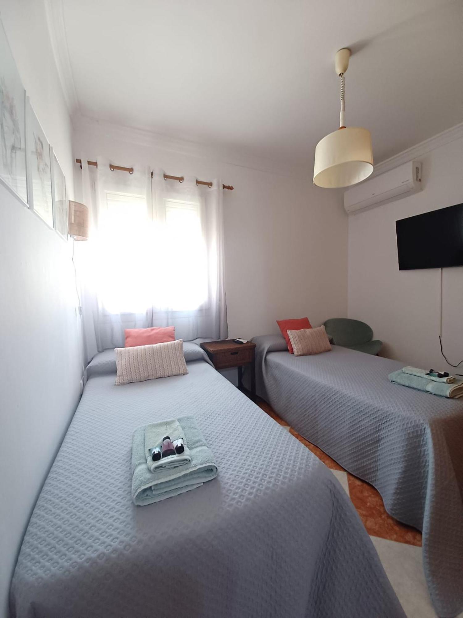 Gibraltar Views Guest House La Línea de la Concepción Kültér fotó